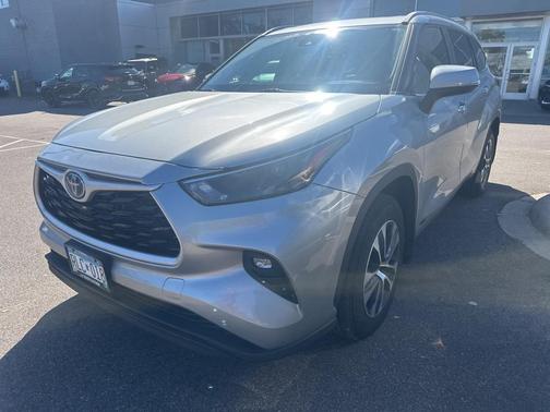2024 Toyota Highlander Hybrid XLE