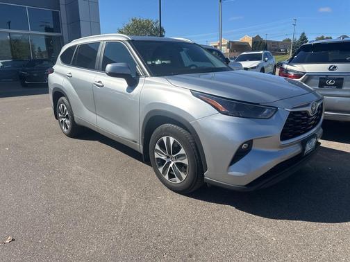 2024 Toyota Highlander Hybrid XLE