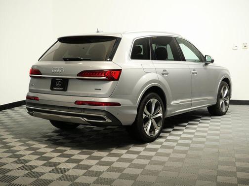 2022 Audi Q7 55 Premium Plus