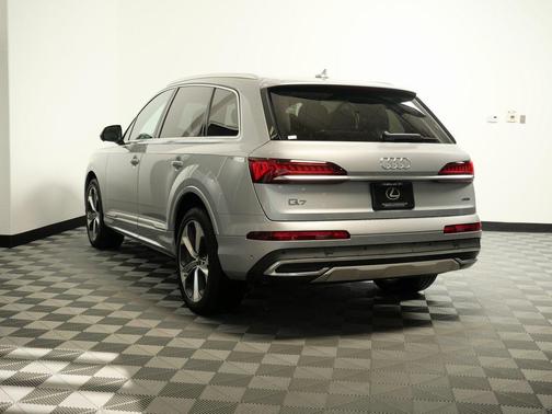 2022 Audi Q7 55 Premium Plus