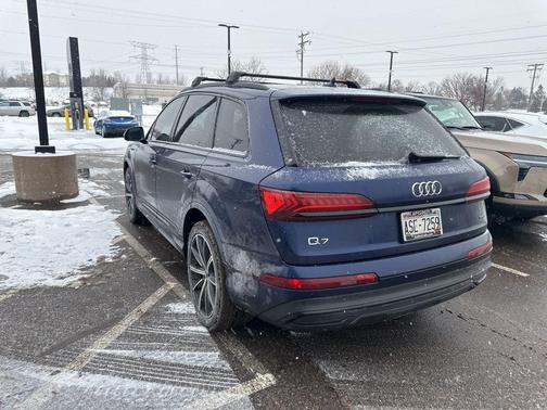 2022 Audi Q7 55 Premium Plus