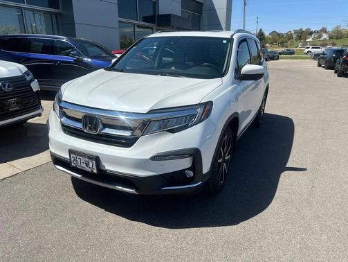 White 2022 Honda Pilot Touring 8-Passenger