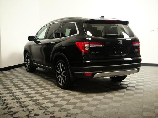 2022 Honda Pilot Touring 8-Passenger