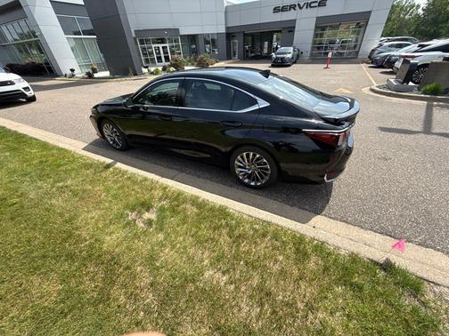 Obsidian 2024 Lexus ES 300h Luxury