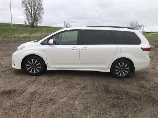 2018 Toyota Sienna XLE Premium