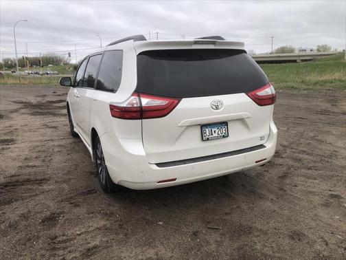 2018 Toyota Sienna XLE Premium