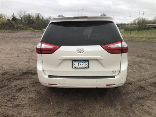 2018 Toyota Sienna XLE Premium