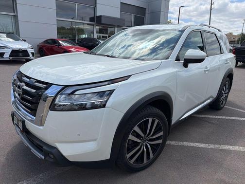 Pearl White Tricoat 2024 Nissan Pathfinder Platinum