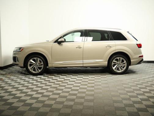 2022 Audi Q7 55 Premium Plus