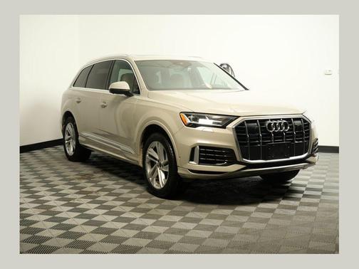 2022 Audi Q7 55 Premium Plus