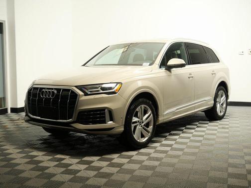 2022 Audi Q7 55 Premium Plus