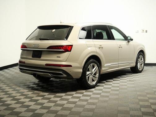 2022 Audi Q7 55 Premium Plus