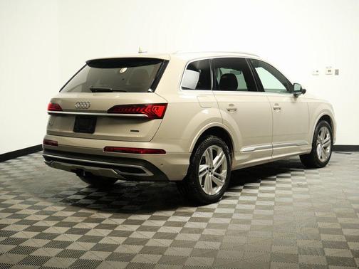 2022 Audi Q7 55 Premium Plus