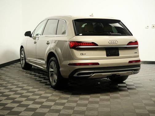 2022 Audi Q7 55 Premium Plus