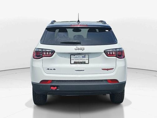 Bright White Clearcoat 2025 Jeep Compass TRAILHAWK