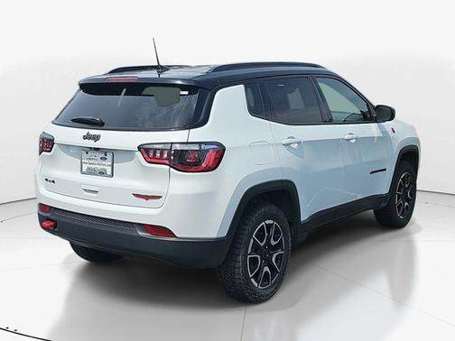 Bright White Clearcoat 2025 Jeep Compass TRAILHAWK