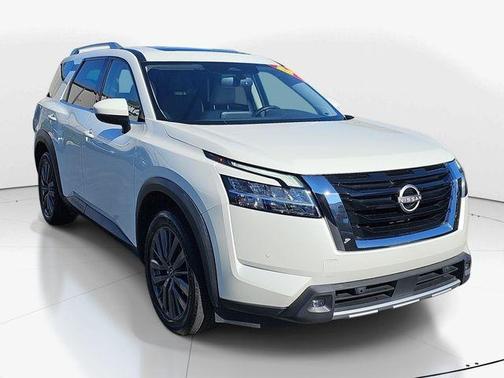 2022 Nissan Pathfinder SL