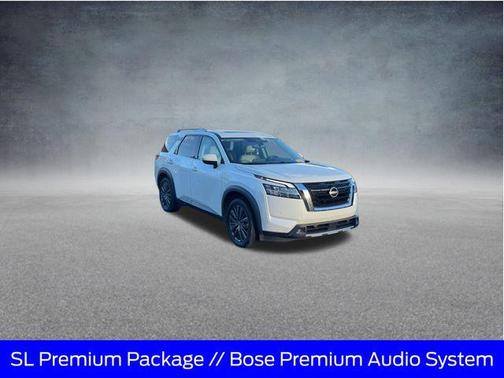 2022 Nissan Pathfinder SL