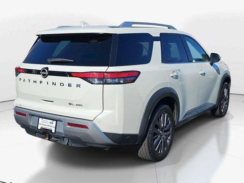 2022 Nissan Pathfinder SL