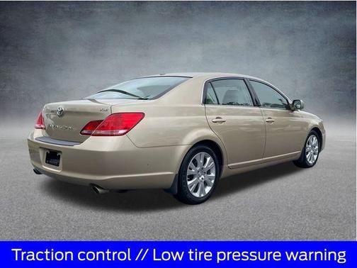 2010 Toyota Avalon XLS