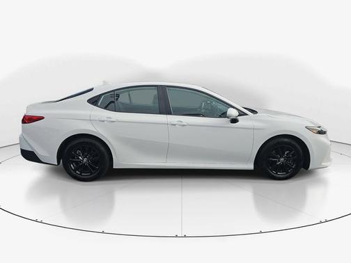 Ice 2025 Toyota Camry LE