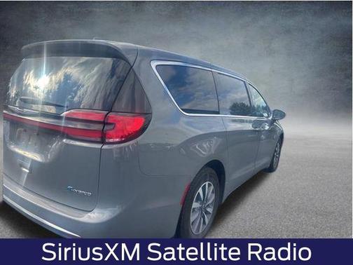 2022 Chrysler Pacifica Hybrid Touring L