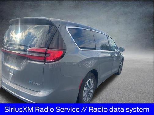 2022 Chrysler Pacifica Hybrid Touring L