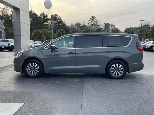 2022 Chrysler Pacifica Hybrid Touring L