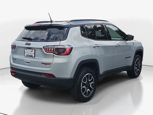 Silver Zynith 2025 Jeep Compass TRAILHAWK