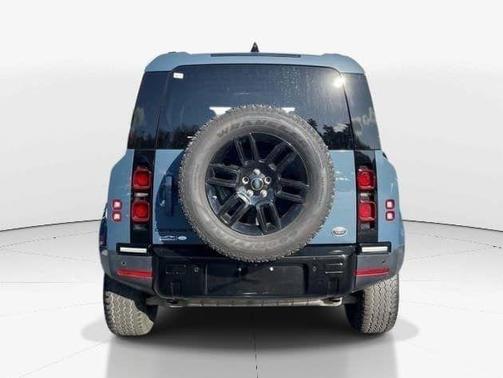 2020 Land Rover Defender 110 SE