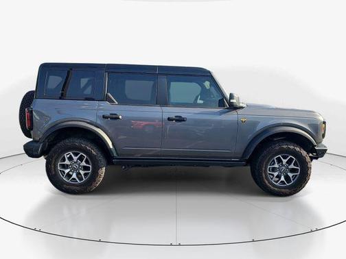 Carbonized Gray Metallic 2025 Ford Bronco Badlands