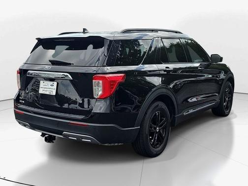 AGATE BLACK METALLIC 2022 Ford Explorer XLT