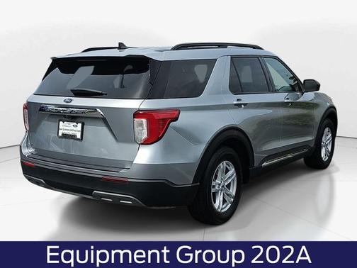 ICONIC SILVER METALLIC 2023 Ford Explorer XLT