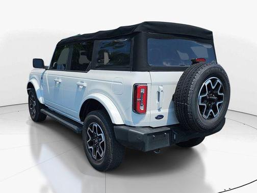 Oxford White 2022 Ford Bronco Outer Banks