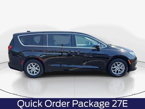 Diamond Black 2024 Chrysler Voyager LX