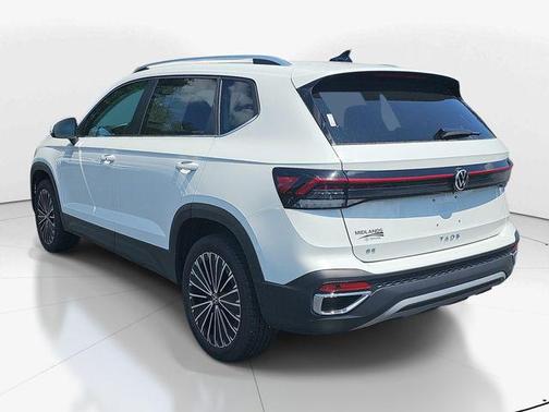 Pure White 2025 Volkswagen Taos 1.5T SE