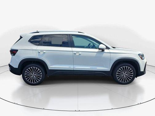 Pure White 2025 Volkswagen Taos 1.5T SE