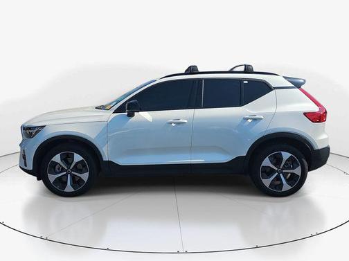 Crystal White Pearl 2025 Volvo XC40 B5 Plus Dark Theme