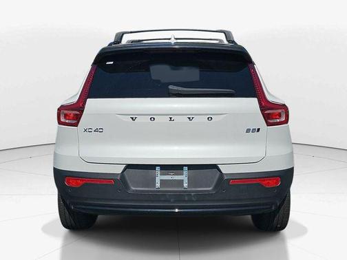 Crystal White Pearl 2025 Volvo XC40 B5 Plus Dark Theme