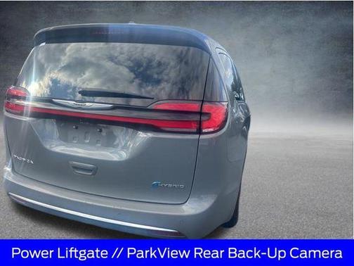 2022 Chrysler Pacifica Hybrid Touring L