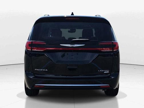 Brilliant Black Crystal Pearlcoat 2023 Chrysler Pacifica Limited