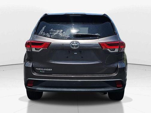 Predawn Gray Mica 2019 Toyota Highlander LE