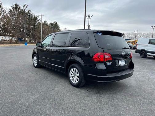 2013 Volkswagen Routan SE