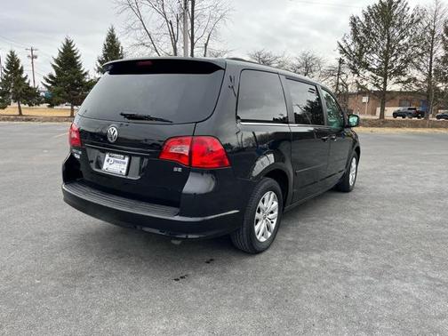 2013 Volkswagen Routan SE