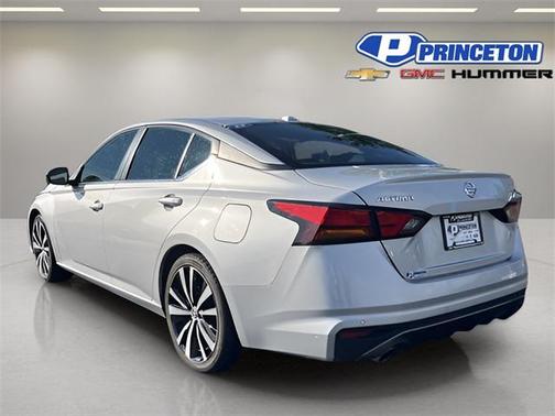 2022 Nissan Altima SR FWD