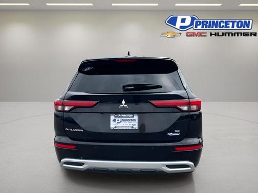 Black 2024 Mitsubishi Outlander SE