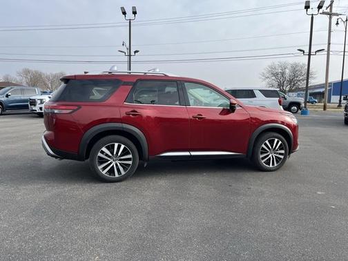 2023 Nissan Pathfinder Platinum 4WD