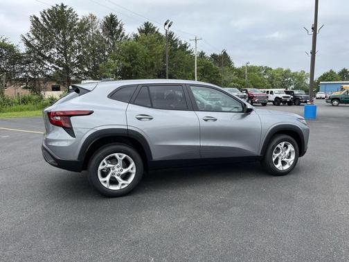 2025 Chevrolet Trax LS