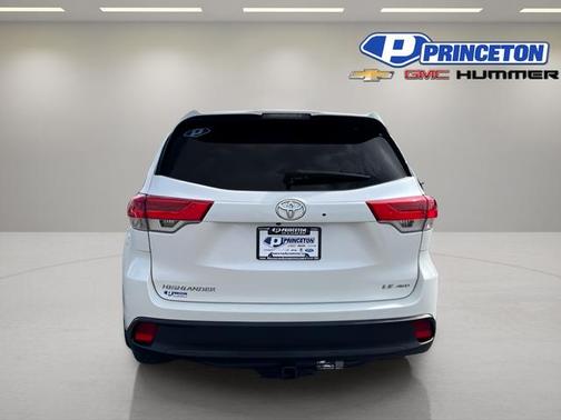Blizzard Pearl 2018 Toyota Highlander LE Plus