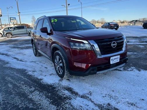 2025 Nissan Pathfinder SL 4WD